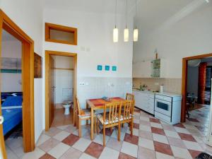 Apartments with parking space Pag - 20124