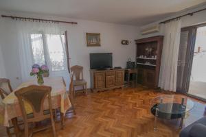 Apartments with a parking space Losinj, Losinj - 21195