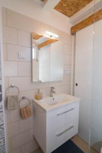 Apartments with parking space Veli Losinj, Losinj - 21260