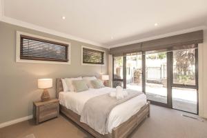 Bogong Lakeview 1 of 19 Bogong Street