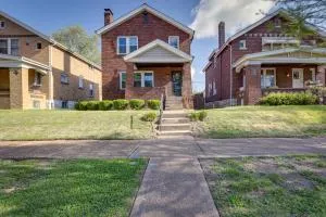 Pet-Friendly St Louis Home with Grill and Backyard - Clifton Heights