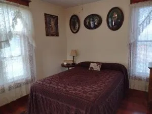 Quiet FULL-SIZE bed close to town 420 friendly - Aguilar