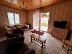 Maison familiale 90m² à 400m des commerces, 3 chambres, jardin clos, animaux acceptés - FR-1-540-261