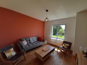 Charmant T3 rénové avec jardin et garage, centre-ville de La Roche-Posay - FR-1-541-99