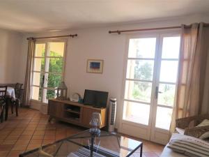 Maisons de vacances Maison lumineuse avec terrasse, acces piscines, parking privatif – La Croix-Valmer - FR-1-726-22 : photos des chambres