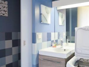 Maisons de vacances Maison lumineuse avec terrasse, acces piscines, parking privatif – La Croix-Valmer - FR-1-726-22 : photos des chambres