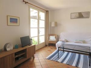 Maisons de vacances Maison lumineuse avec terrasse, acces piscines, parking privatif – La Croix-Valmer - FR-1-726-22 : photos des chambres