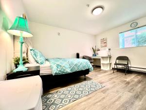 Private Room with Shared Bathroom on the 1st Floor 10 minutes walk to University of Washington