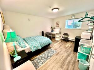 Private Room with Shared Bathroom on the 1st Floor 10 minutes walk to University of Washington