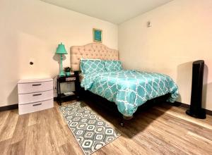 Private Room with Shared Bathroom on the 1st Floor 10 minutes walk to University of Washington