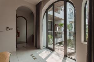 Studio Có Ban Công (Studio with Balcony)