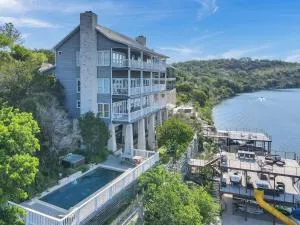 Luxury Lake Marble Falls House with Swimming Pool Hot Tub and private boat slip - Bertram