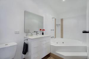 Khione 7 of 23 Kirwan Close