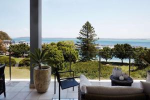 The Waterview, 2 76 Magnus St - complete style, comfort, luxury and spectacular waterviews