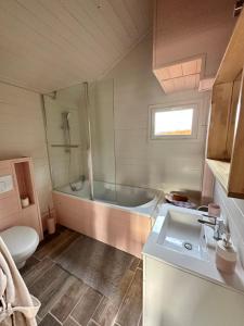 Chalets Les Herbes Folles : photos des chambres