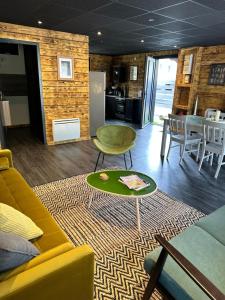 Chalets Les Herbes Folles : photos des chambres