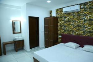 Kurianplackal Residency
