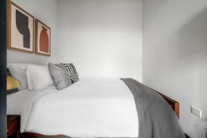 West Loop Jr 1br w gym pool nr Fulton Market CHI-934