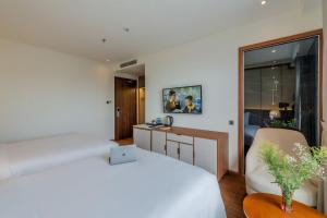 The Tahiti Beach Hotel