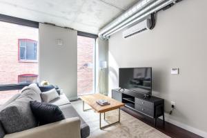 Downtown Studio w Gym WD walkable location SEA-47