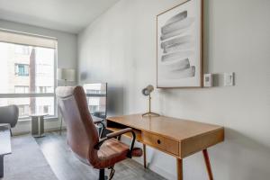 First Hill jr 1br w gym roof lounge SEA-576