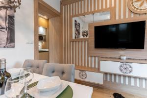 Jagiellońska Residence APARTAMENT JAGIELLONKA - komfortowy apartament z parkingiem i sauną w cenie, IZBY PODHALAŃSKIE