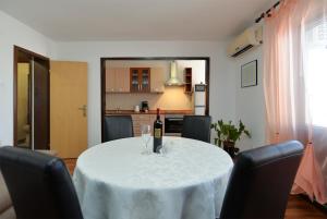 Apartments Milka 2074