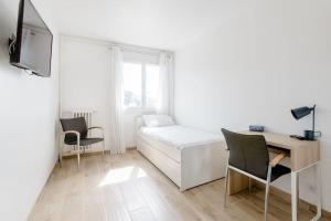 Sejours chez l'habitant Private room in renovated apartment - Tram 1 min walk : photos des chambres