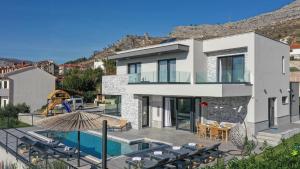 A wonderfull poolside villa in Solin