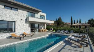 A wonderfull poolside villa in Solin