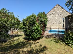 Maisons de vacances Le Figuier, Large house with pool, gym & separate gite : photos des chambres