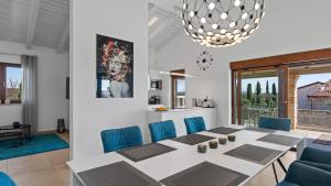 Villa Hardy by Villas Holiday