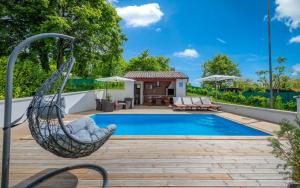 A charming poolside villa in Pazin 