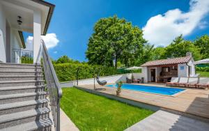 A charming poolside villa in Pazin 