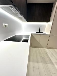 Lake Escape - Home 1