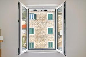 Symphony Apartments Street View