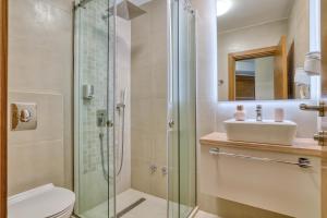 Symphony Apartments Street View