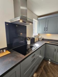 The Neals 4 Bedroom House in Buxton Sleeps 8