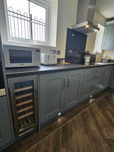 The Neals 4 Bedroom House in Buxton Sleeps 8