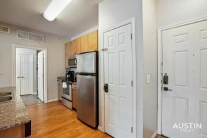 Charming and Spacious Apt in Austin with a Pool