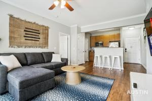 Extremely Comfortable King Beds in Super Cute Apt