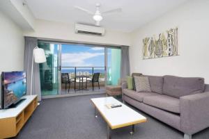 Pandanas Apt 7 15th fl with harbour and city views