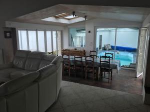Villas Ile de Re -LE CLOS DES AJONCS-Villa de charme avec piscine couverte-8 a 12 pers : photos des chambres
