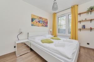 Lokum Vena Apartment with Terrace & Parking Wrocław by Renters