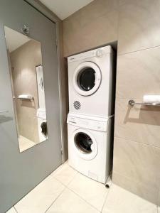 Pandanas Apt 8 18th fl Sunrise and Harbour Views