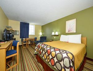 Queen Room - Non-Smoking room in Super 8 by Wyndham Minot Airport