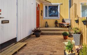 2 Bedroom Beautiful Home In Göteborg