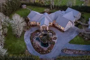 Punkin Manor - Dundee