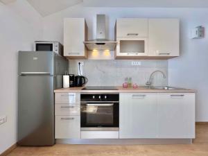 Apartment in Jadranovo 43363 