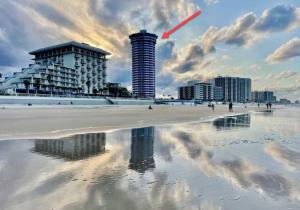2 Bedroom 2 bath Condo on the Beach on the 8th Floor